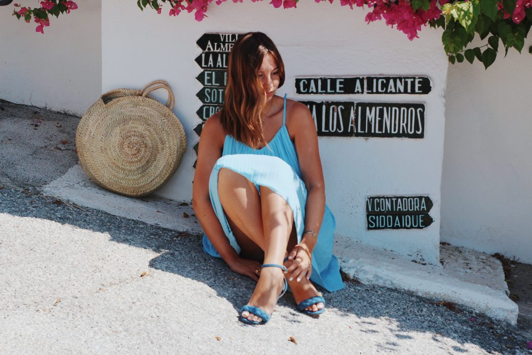 Robe bleu ciel & escapade Andalouse - Beauty and the brunette